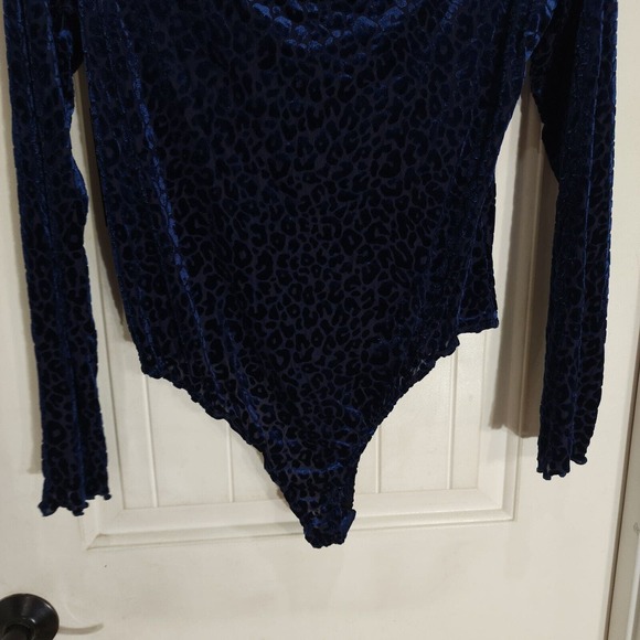 Free Press Bodysuit Womens L Blue Velvet Burnout Leopard Long Sleeve Stretch New - Picture 6 of 12